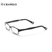 Diseño de gafas de montura óptica de titanio puro.